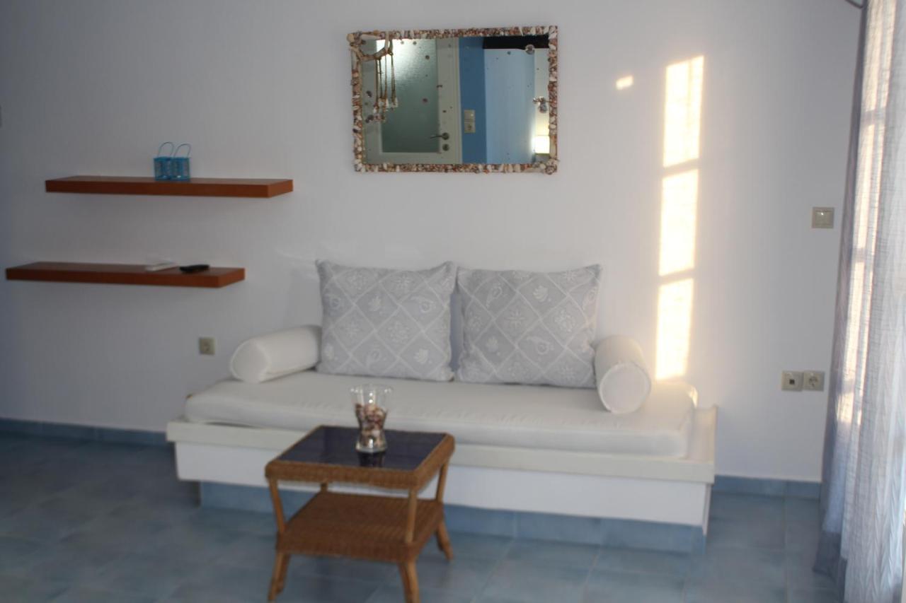 Inaxos studios, viewing Apollo temple. Naxos City Exterior foto