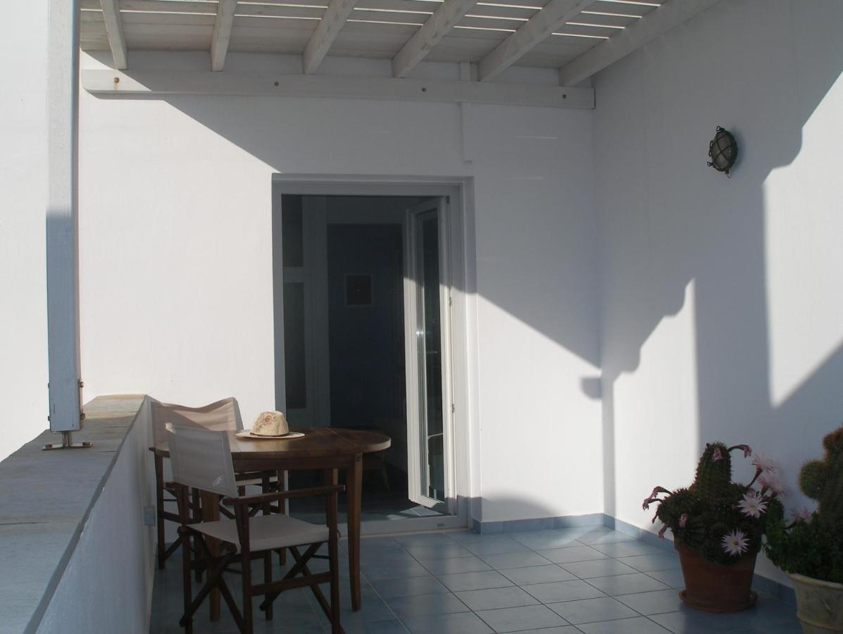 Inaxos studios, viewing Apollo temple. Naxos City Exterior foto
